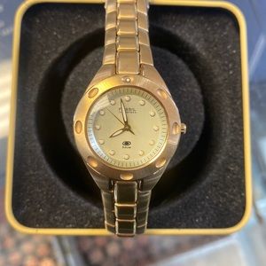 Fossil 100 meter women watch